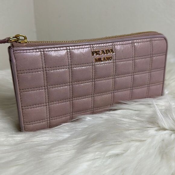 💯Authentic Prada Quilted Zipped Long Wallet 🍀 - Picture 1 of 14